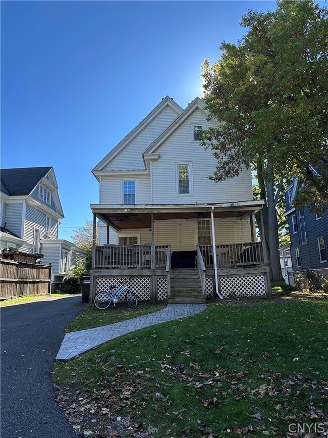 Building Photo - 1801 James St