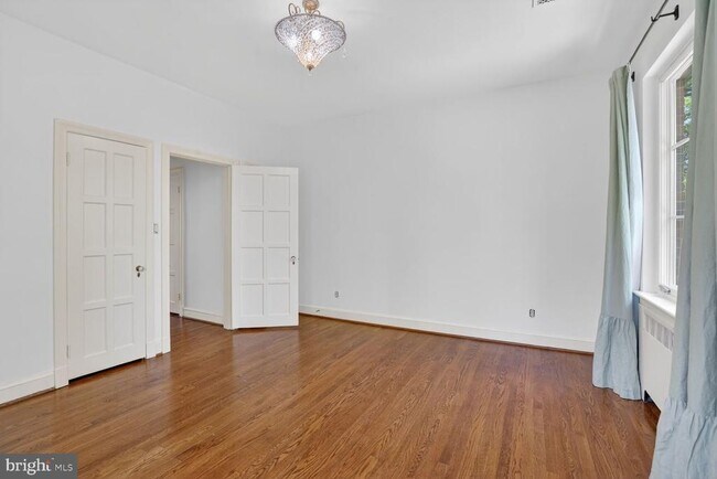 Building Photo - 5553 Little Falls Rd