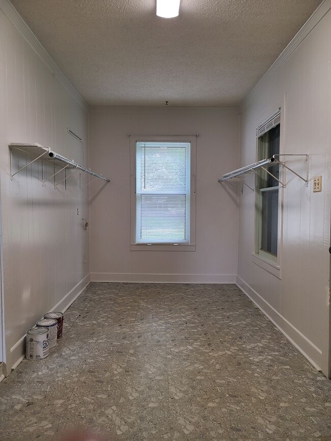Building Photo - **Cozy Cottage Near Andy Woods**