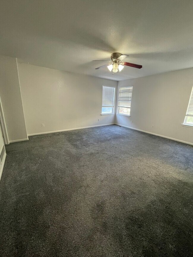 Building Photo - Wonderful Home w/ Breathtaking Mountain View! AVAILABLE 7/5