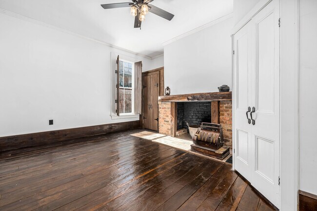 Building Photo - 120 S Cherokee St