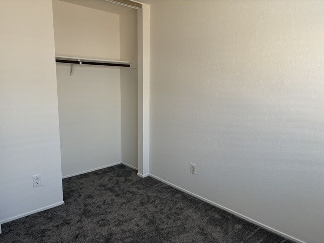 Building Photo - Beautiful 4-bedroom home close to schools ...