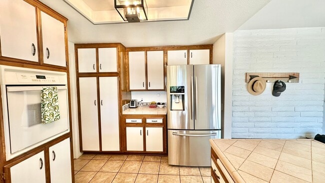 Building Photo - Awesome Single-Story Ranch-Style Home with...