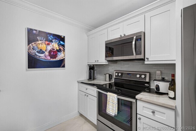 Building Photo - 1208 Marine Way W