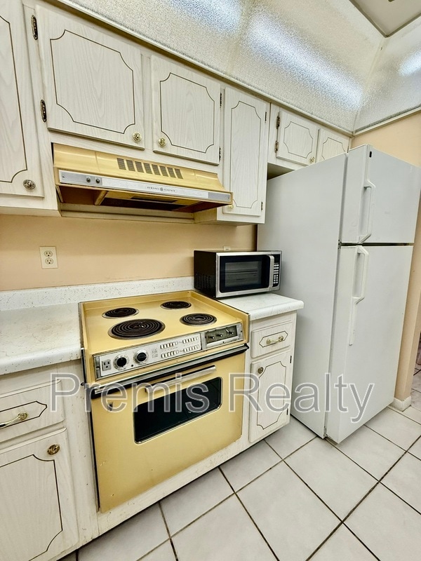 Building Photo - 1235 S Highland Ave