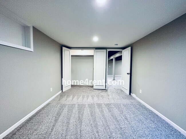 Building Photo - Updated Ranch Style Home in Prairie Villag...