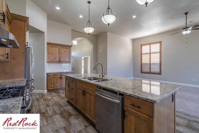 Building Photo - Pet-Friendly 3 Bedroom Home In A Great Neighborhood