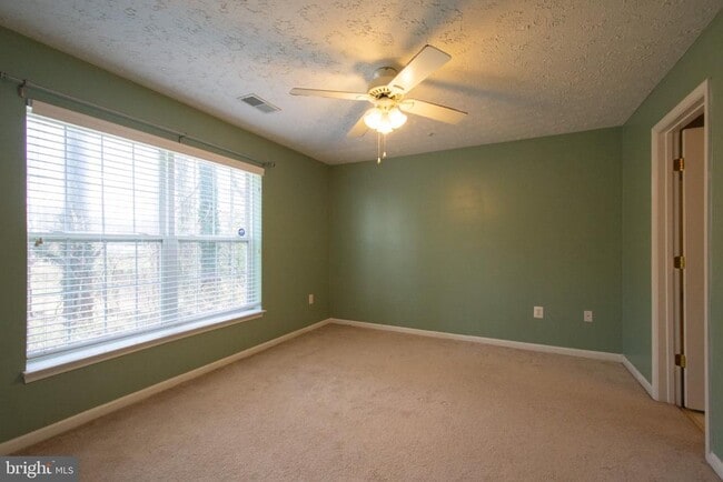 Building Photo - 2054 Quaker Way