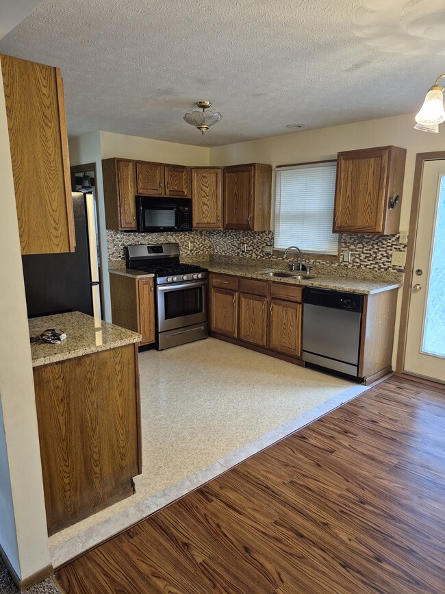 Building Photo - 5611 Madrid Dr