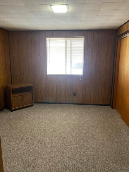 Building Photo - 206 Thompson Ave