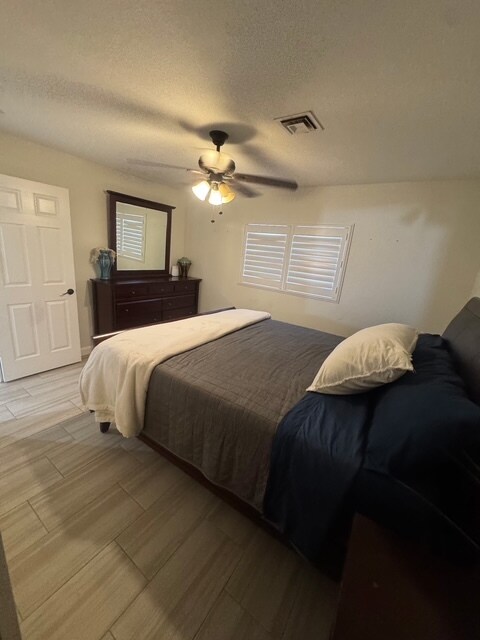 Building Photo - 1921 Park Terrace Bay