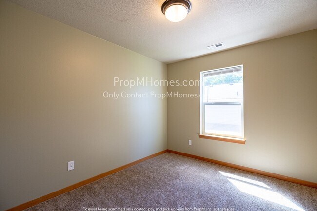 Building Photo - Charming Three Bedroom, Two and Half Bath in PowellHurst-Gilbert Neighborhood!