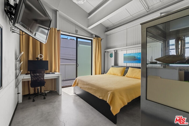 Building Photo - 548 Rose Ave