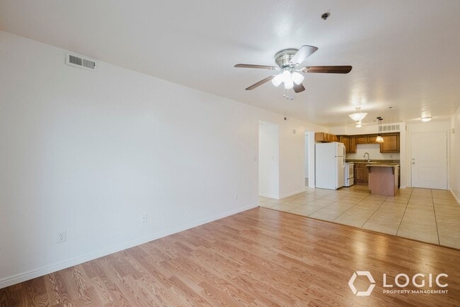 Building Photo - 1044 E 400 S