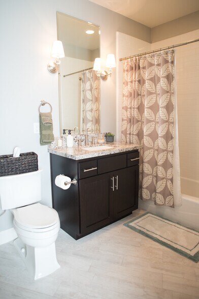 basement bedroom bathroom - 226 Sunnyside Ave