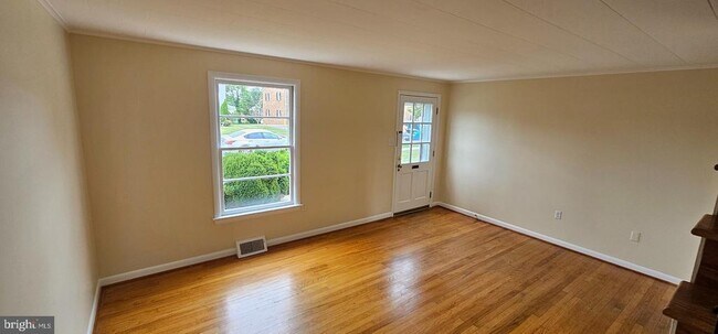 Building Photo - 222 E Whitlock Ave
