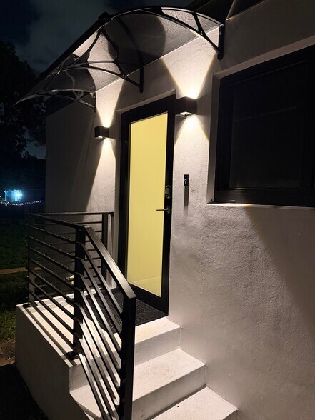 Building Photo - 1025 NW 148th St