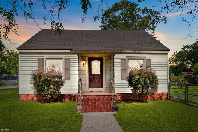 Primary Photo - 3 br, 1.5 bath House - 302 East 12th Street