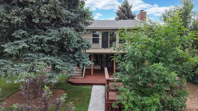 Building Photo - Amazing 4 Bed/3 Bath SFH Backing to Walnut...