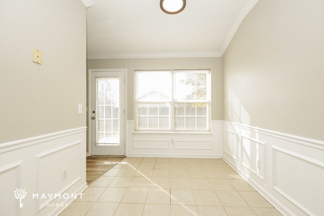 Building Photo - 233 Lake Forest Dr