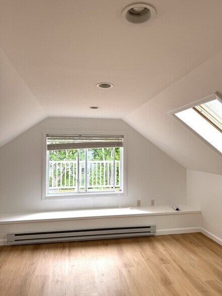 Building Photo - 23 Rendall Pl