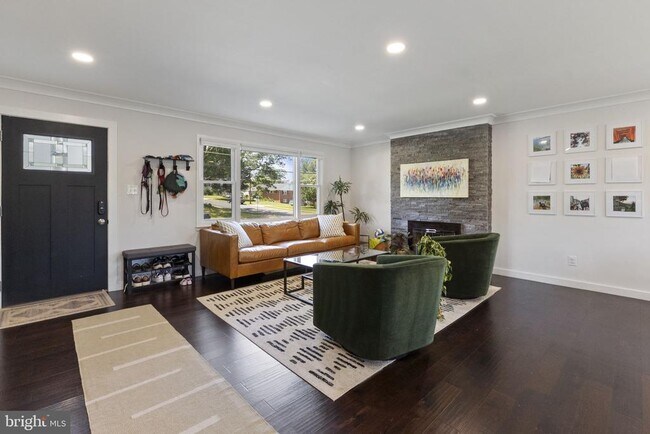 Building Photo - 8114 Drayton Ln