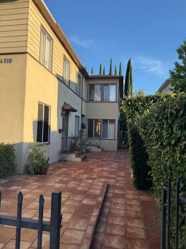 Building Photo - 14812 Magnolia Blvd
