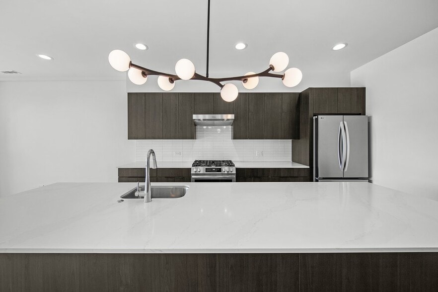 Building Photo - 1801 W Grand Ave