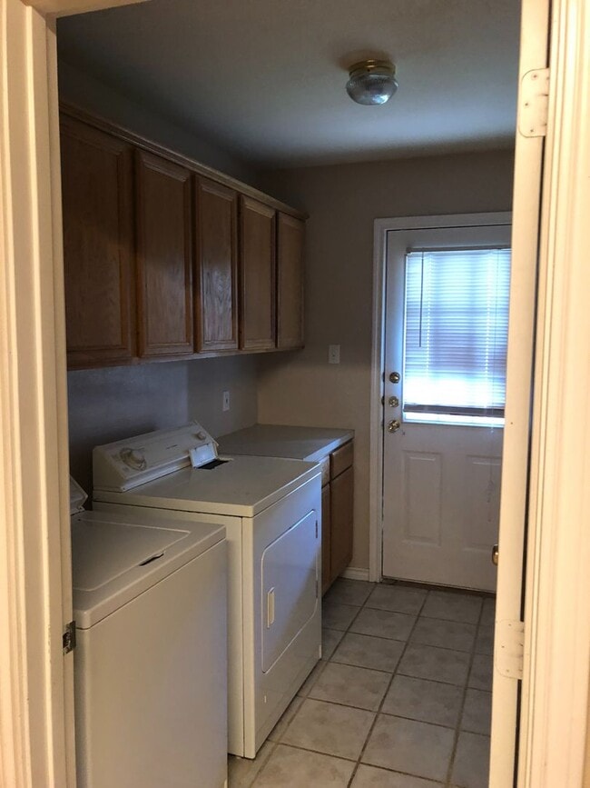 Building Photo - Spacious 3 Bedroom, 3 Bathroom Duplex in Steeplechase – Available for SUBLEASE August 4, 2025