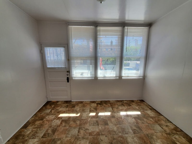 Building Photo - 325 S 400 E