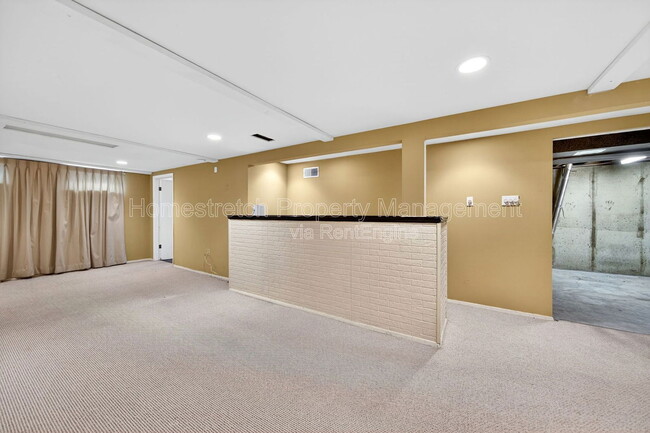 Building Photo - 2060 Loveland Dr