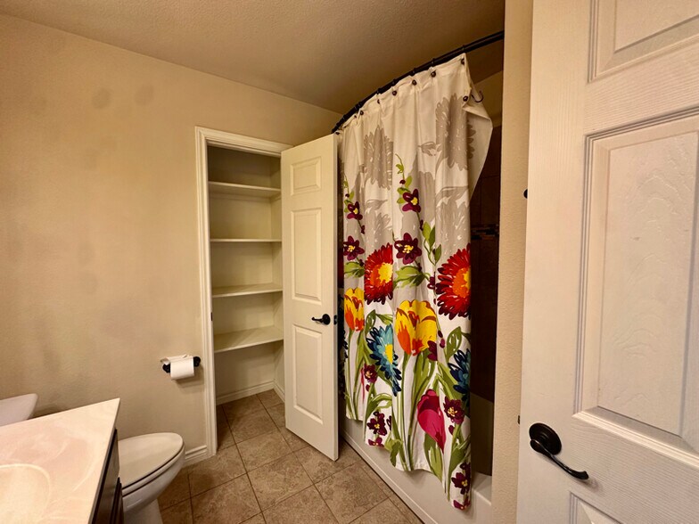 Building Photo - 705 Cypress Hill Dr