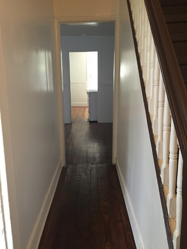 Building Photo - 3 Bedroom 2 Bath with Yard -York City SD