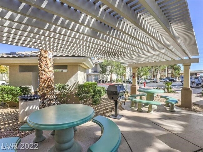 Building Photo - 7119 S Durango Dr