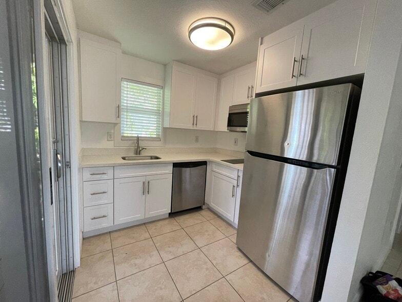Upstairs kitchen - 509 Fisherman’s Trail