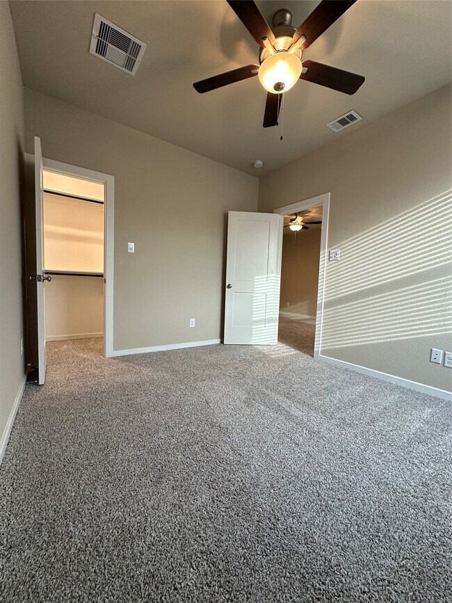 Building Photo - 9442 Starlight Oak Dr