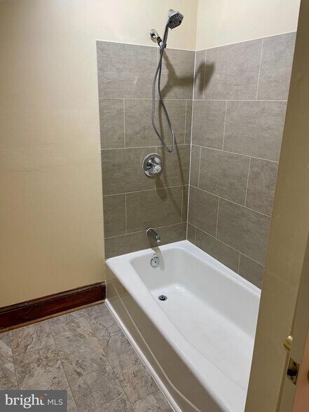 Building Photo - 519 Winchester Ave