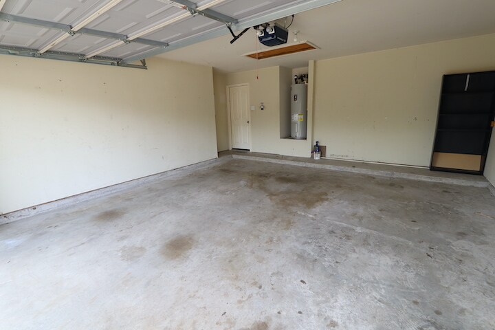 Building Photo - 1000 Warbler Ln