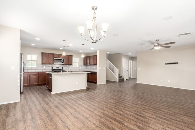 Building Photo - 16355 W Latham St
