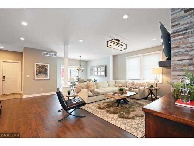 Building Photo - 3221 42nd Ave S