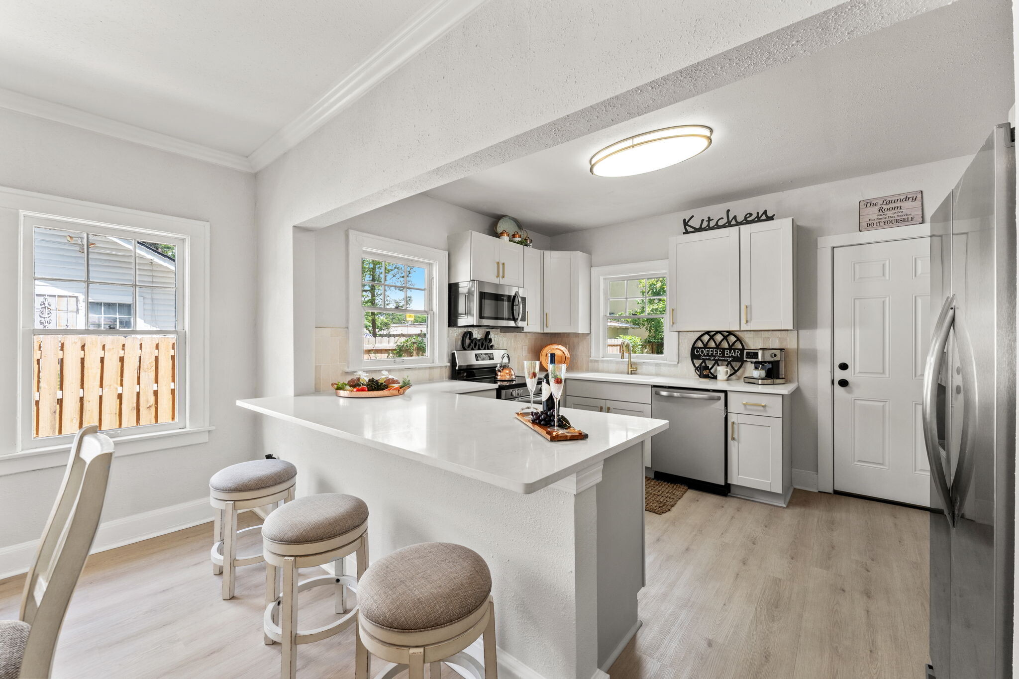 Kitchen - 593 Talbot Ave