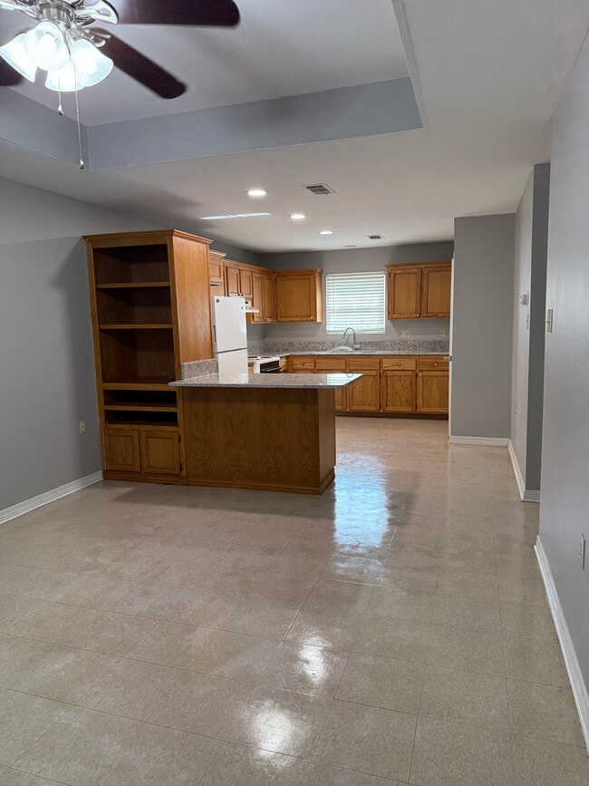 Building Photo - Crystal Lake Apartments