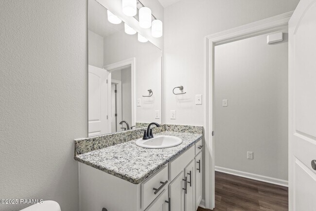 Building Photo - 207 Barnsley Dr