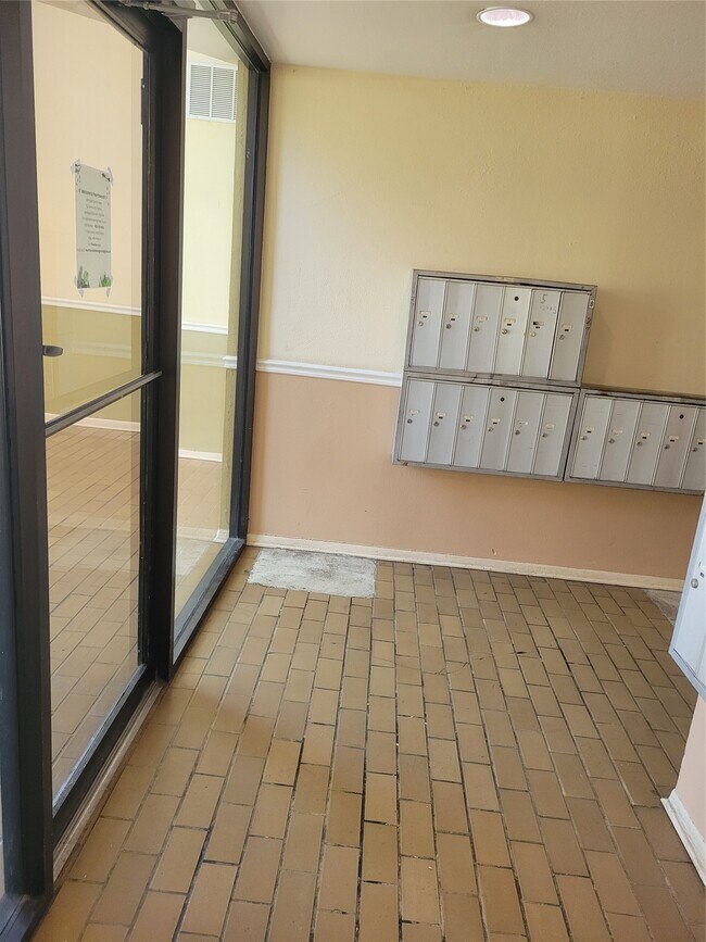 Building Photo - 8425 Hearth Dr