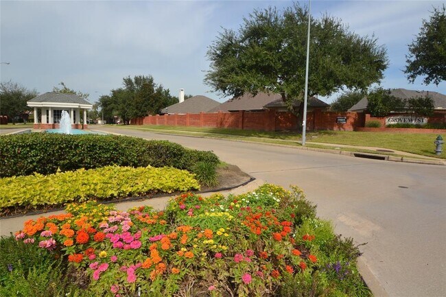 Building Photo - 12110 Laurel Ct