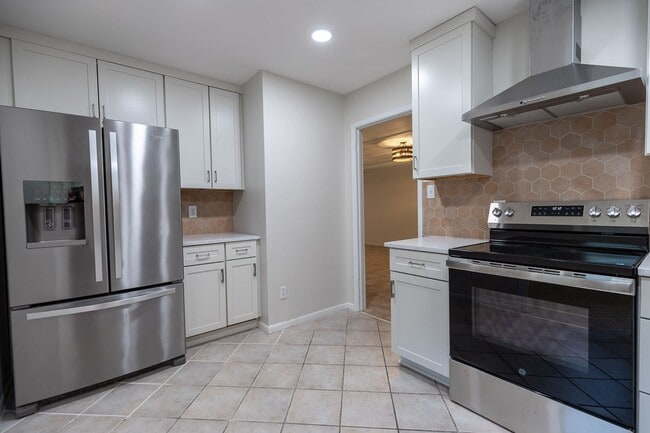 Building Photo - Newly Remodeled Fairhope Cottage Near Downtown!