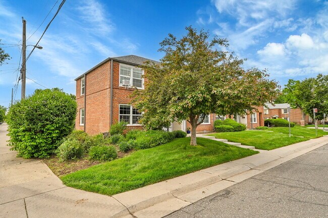 Building Photo - $2,095 - Updated 2 bed/1 bathroom Denver C...