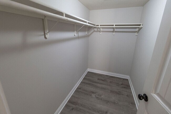 Building Photo - 4700 Dehaven Dr