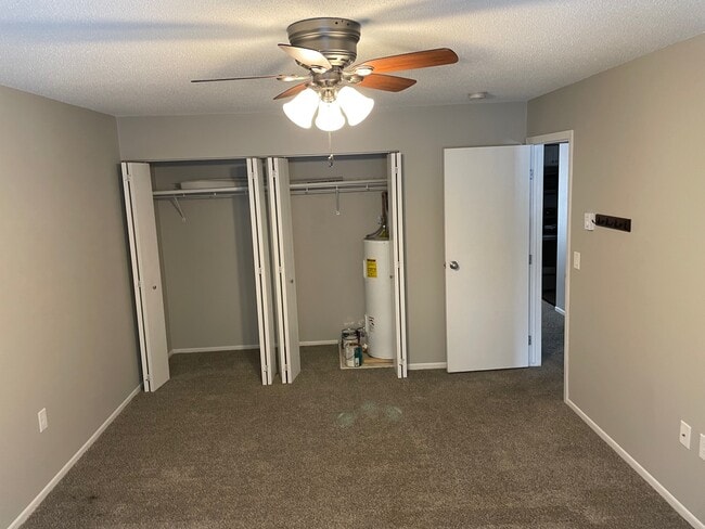 Building Photo - 760 W Village Rd