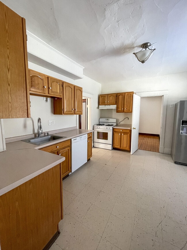 Building Photo - 21 Anderson Ave